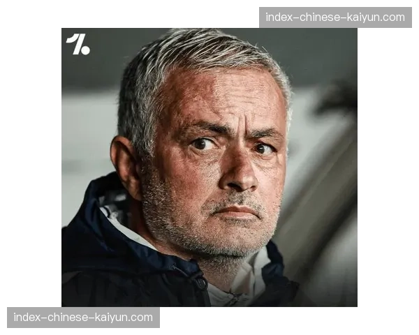 特写镜头:看台上的弗洛伦蒂诺,在球队绝杀后的冷静与掌控 特写镜头:看台上的弗洛伦蒂诺,在球队绝杀后的冷静与掌控