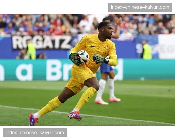 AC米兰官方证实，主力门将迈尼昂因肩部手术赛季报销，无缘欧洲杯